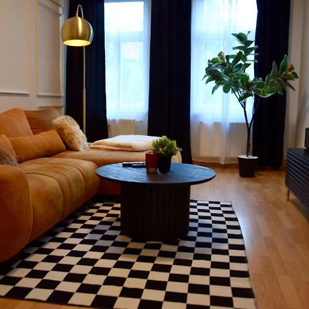 Charmanter Altbau In Schleussig Mit Balkon Leipzig Bagian luar foto